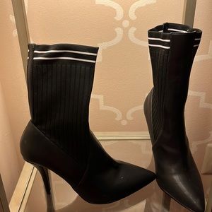 Boots with stretch pull on material